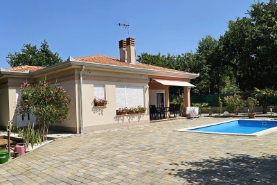 Bungalow mit Pool bei Poreč, Tar