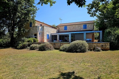 Oaza mira i privatnosti s bazenom na 2.480 m² okućnice
