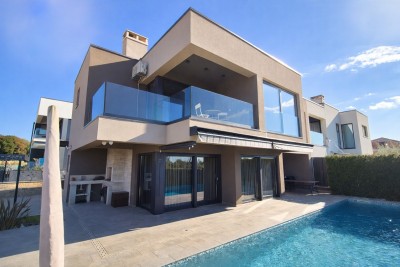 For sale – Modern luxury house in Poreč, only 500 m from the sea