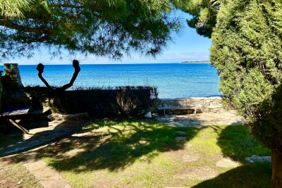 Kuća prvi red do mora Umag | 50 m² + 393 m² parcela | pogled more Istra