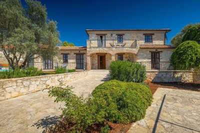 Istra, okolica Poreča, kamena kuća s pogledom na more