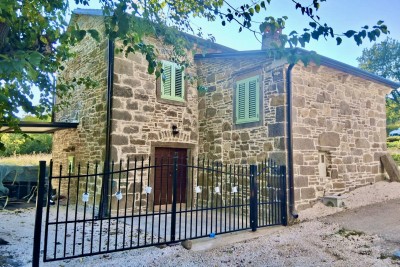 Sovinjak okolica – obnovljena istarska kamena kuća s jacuzzijem i saunom