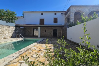 Obnovljena kamnita hiša z bazenom v okolici Poreča - cca. 7 km od morja